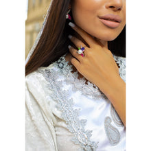 Qalereya görüntüsünə şəkil yükləyin, &quot;Xarı Bülbül&quot; dizaynlı əl işi premium italyan gümüşü dəst, gümüşü-qaşlı
