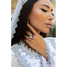 Qalereya görüntüsünə şəkil yükləyin, &quot;Xarı Bülbül&quot; dizaynlı əl işi premium italyan gümüşü dəst, gümüşü-qaşlı
