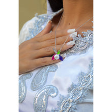 Qalereya görüntüsünə şəkil yükləyin, &quot;Xarı Bülbül&quot; dizaynlı əl işi premium italyan gümüşü dəst, gümüşü-qaşlı
