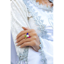 Qalereya görüntüsünə şəkil yükləyin, &quot;Xarı Bülbül&quot; dizaynlı əl işi premium italyan gümüşü dəst, qızılı-qaşlı
