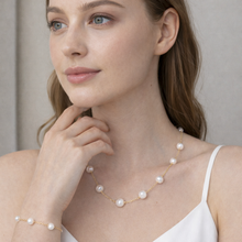 Qalereya görüntüsünə şəkil yükləyin, 585 əyarlı qızıl sep üzərində aralıqlarla düzülmüş mirvari qolbaq
